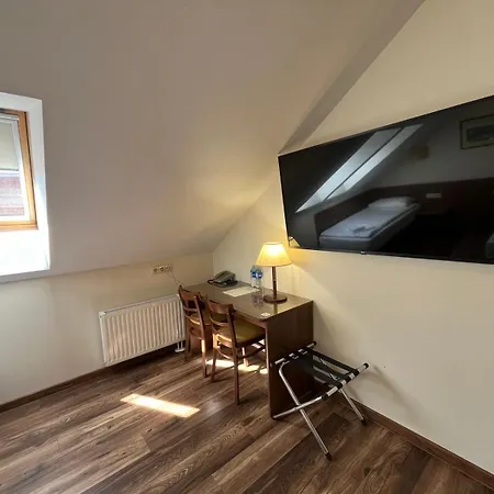 Memel كلابيدا